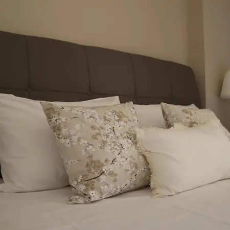 E.k. House * خانيا