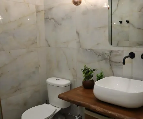 E.k. House ハニア